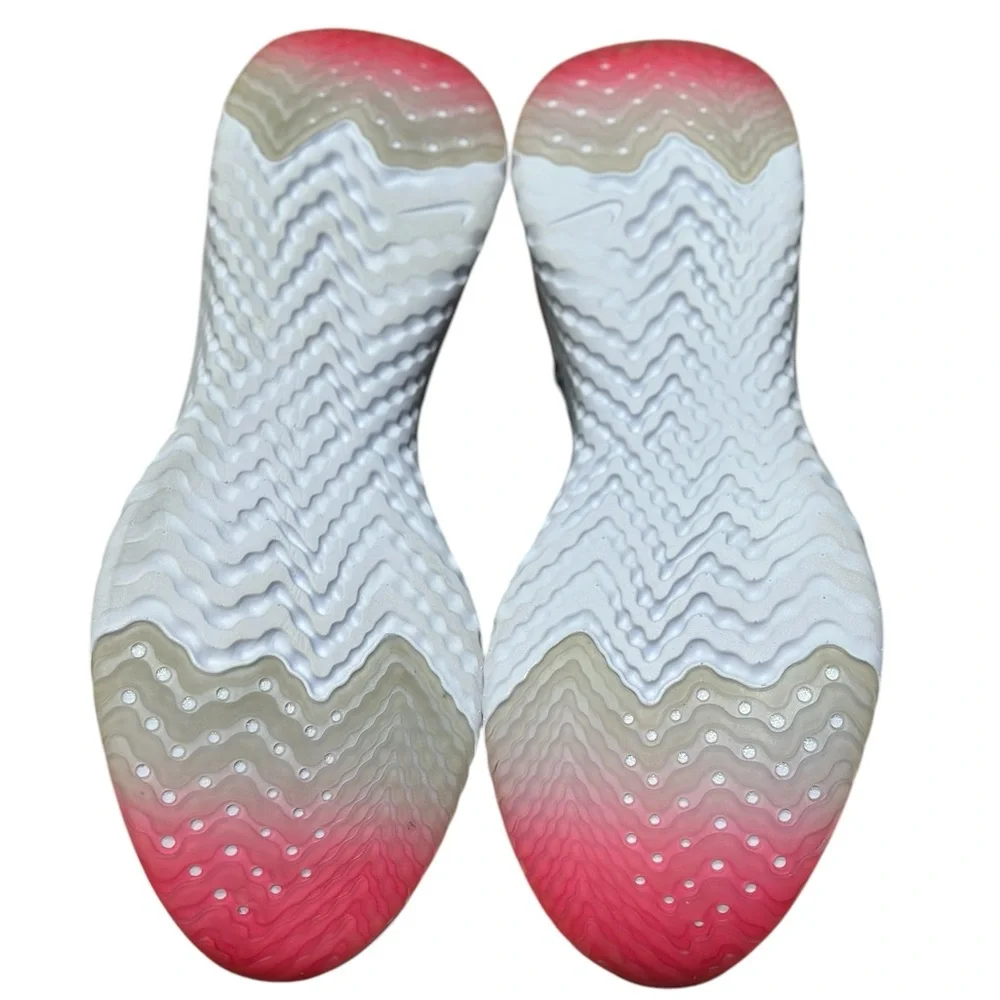 Women’s Nike Flyknit Running Shoes - Picture 2 of 8